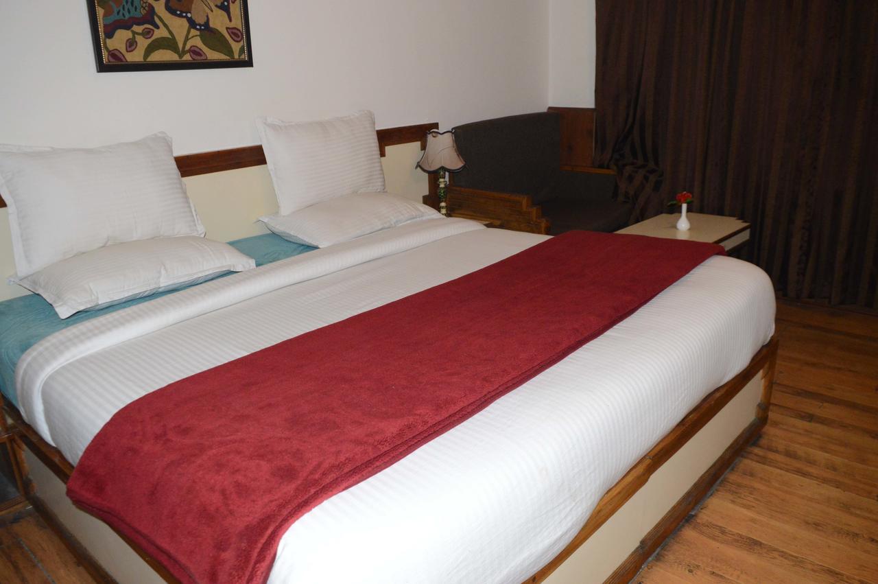 Standard Hotel And Resturant Srīnagar エクステリア 写真