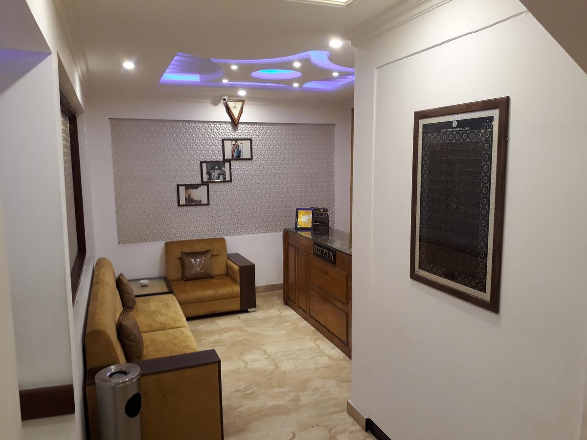 Standard Hotel And Resturant Srīnagar エクステリア 写真