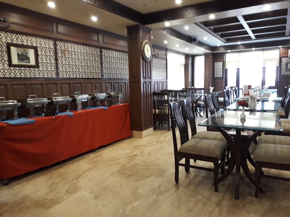 Standard Hotel And Resturant Srīnagar エクステリア 写真